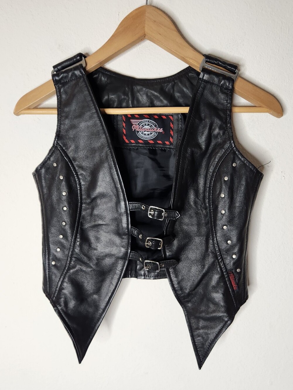 Milwaukee Womens Black Leather Crop Vest Motorcycle 3 Buckle Front Closure